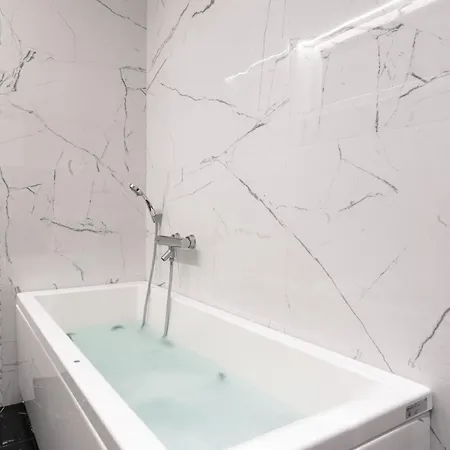 Sweet - Center With Jacuzzi Апартаменты *